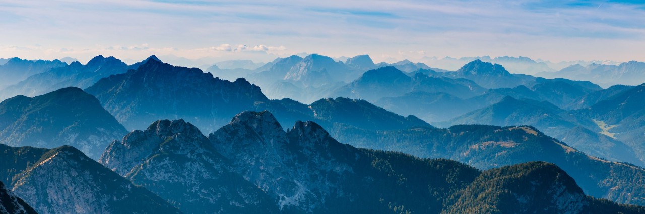 montagnes aux tons bleus